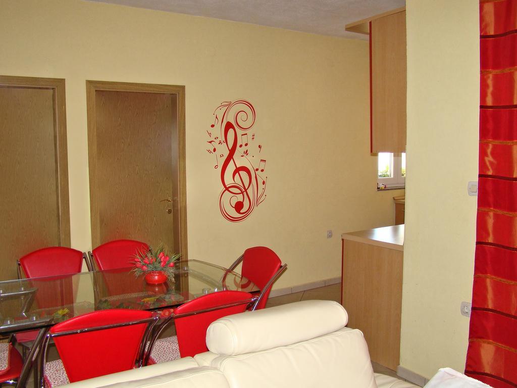 Apartments Buturic Сали Стая снимка